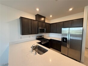 508 Ylang Pl in Henderson, NV - Building Photo - Building Photo