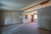 1605 Englewood Dr in Bellevue, NE - Building Photo - Building Photo