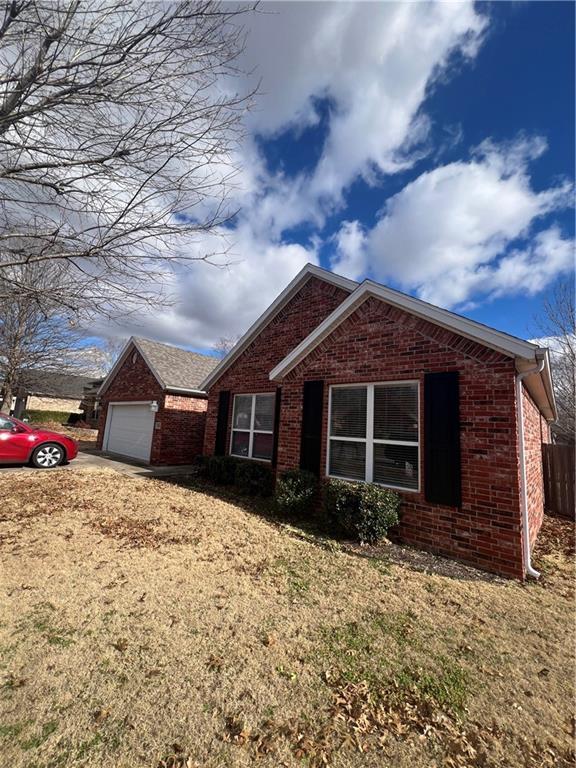 property at 2584 N Shadow Crest Dr