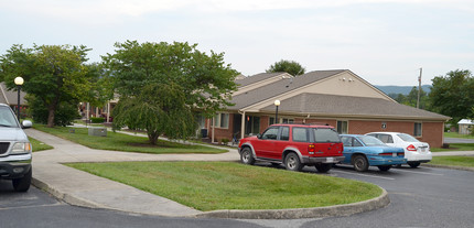 New Castle Manor in New Castle, VA - Building Photo - Building Photo