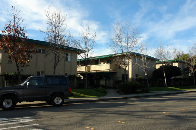 Orchard Maples Apartments in Vacaville, CA - Building Photo - Building Photo