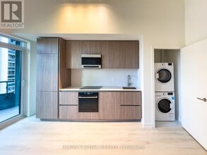 120 Broadway Ave in Toronto, ON - Building Photo - Building Photo