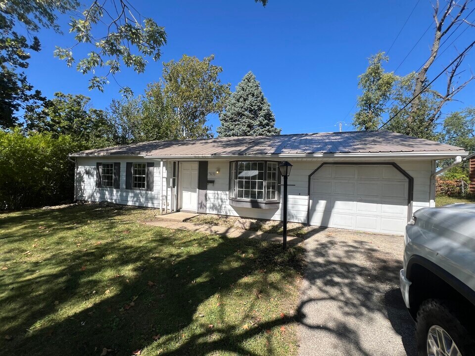923 Hillside Dr in Danville, IL - Building Photo