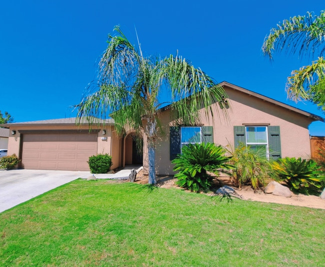 2402 S Lind Ave in Fresno, CA - Building Photo - Building Photo