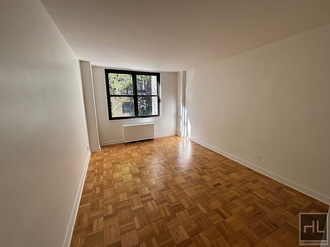 EAST 49 STREET in New York, NY - Building Photo - Building Photo
