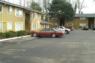 Meadowbrook Apartments in Lakewood, WA - Building Photo - Building Photo