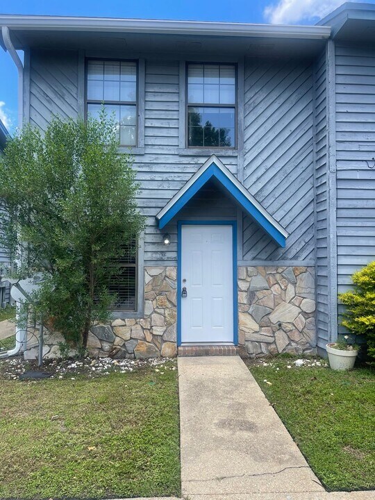 1325 Greendale Ave in Fort Walton Beach, FL - Building Photo