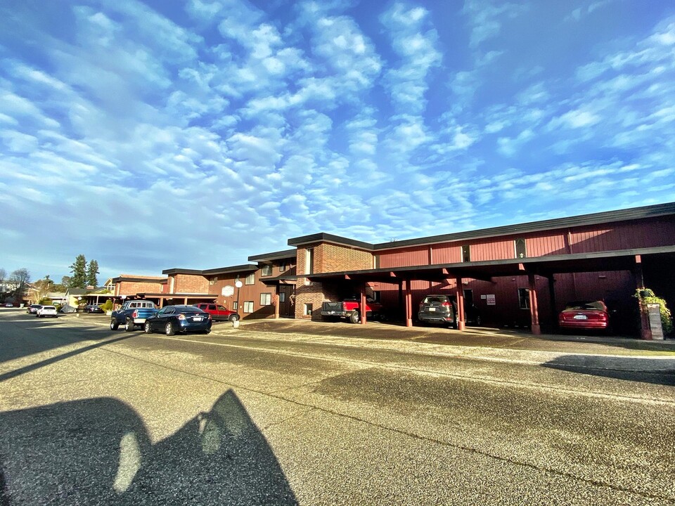 Hillcrest Apartments in Bremerton, WA - Building Photo