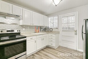 8111 W 10th Ave in Lakewood, CO - Building Photo