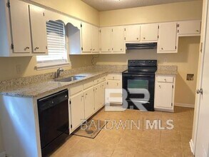 83 Mayfair Ln in Loxley, AL - Foto de edificio - Building Photo
