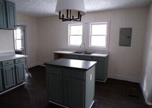 327 W Thornton St in Paoli, IN - Building Photo - Building Photo