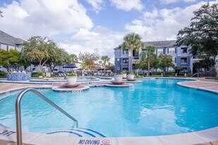 Mandalay At Shadow Lake in Houston, TX - Building Photo