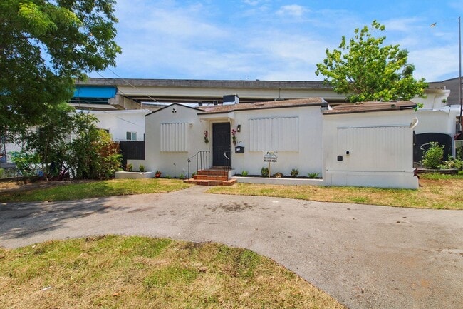 736 NW 41st St in Miami, FL - Building Photo - Building Photo