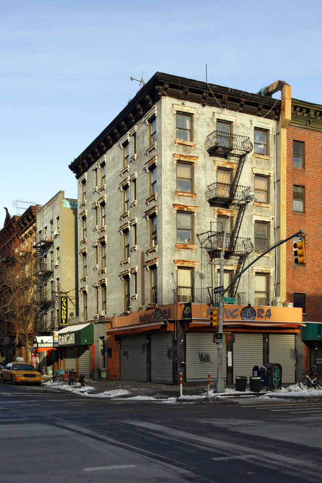 345 E 6th St in New York, NY - Foto de edificio - Building Photo