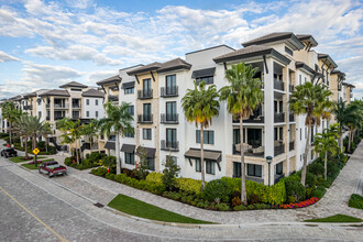 Naples Square II in Naples, FL - Building Photo - Building Photo