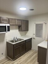 105 N Russell St in Marion, IL - Building Photo