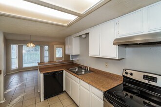 7622 Millbrae Ln in Houston, TX - Building Photo - Building Photo