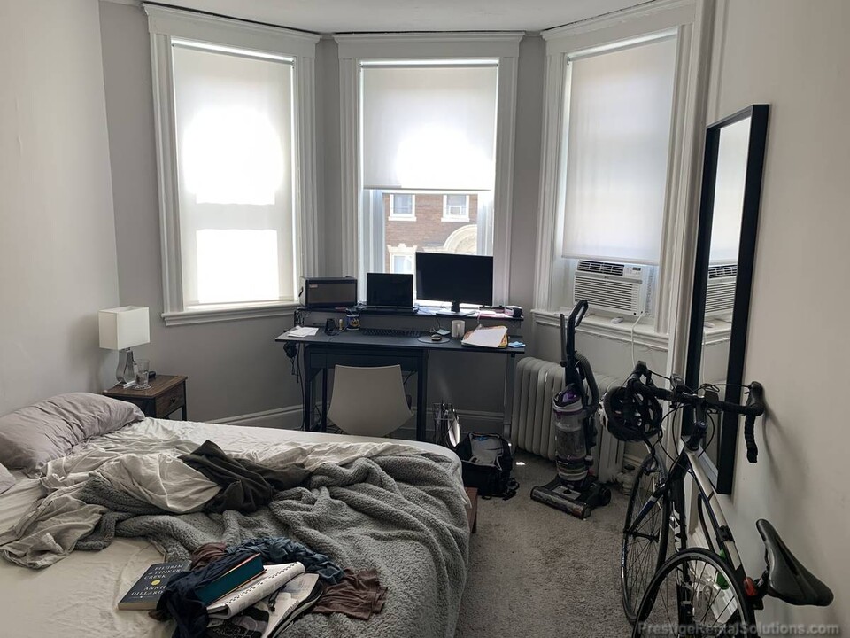 220 Kelton St, Unit 1 in Boston, MA - Building Photo