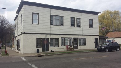 935 Case Ave E in St. Paul, MN - Foto de edificio - Building Photo