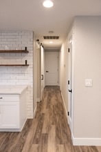 9704 NE 124th St in Kirkland, WA - Foto de edificio - Building Photo