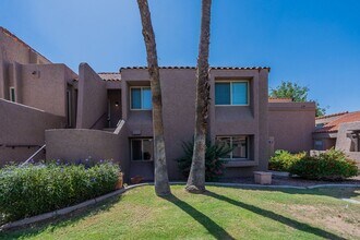 7329 N Vía Camello Del Norte in Scottsdale, AZ - Building Photo - Building Photo