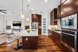 10909 Twisted Elm Dr in Austin, TX - Building Photo - Building Photo