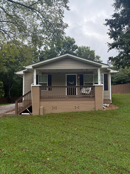 75 McCraw St in Rossville, GA - Foto de edificio