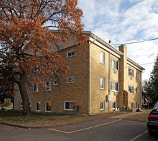2220 South Ave E in North St. Paul, MN - Building Photo