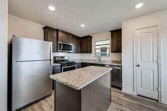8217 Ravalli St in Ponder, TX - Foto de edificio - Building Photo