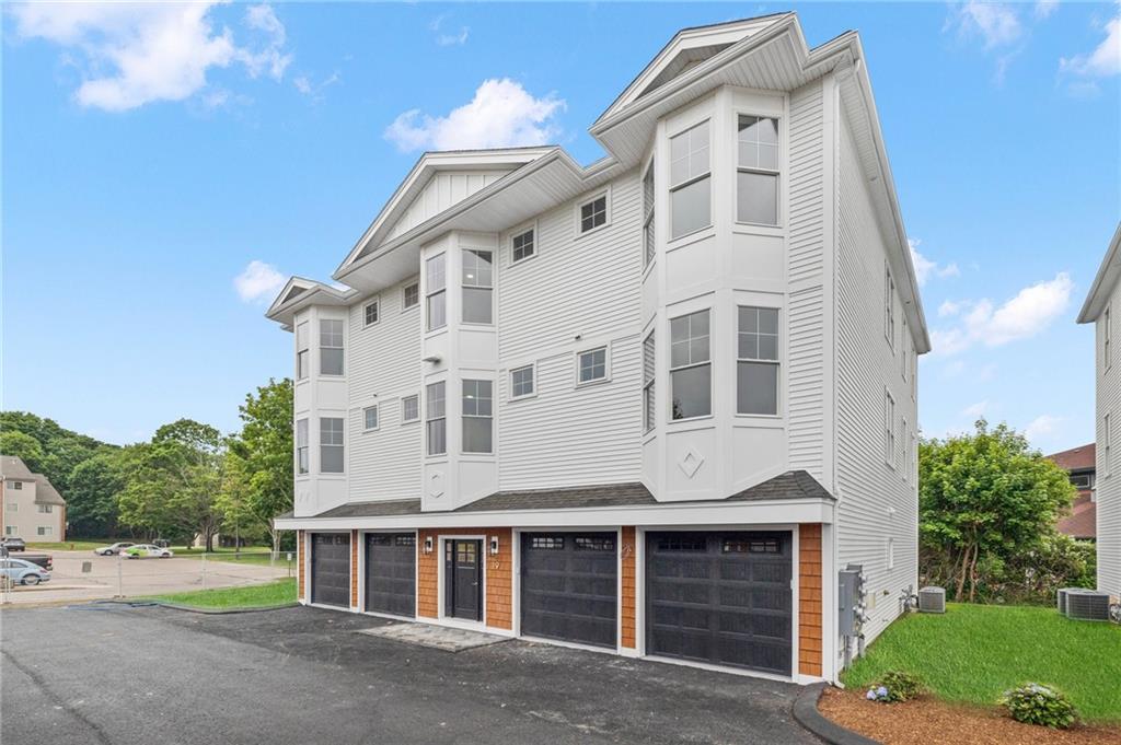 15 Clark St, Unit Clark Street Crossing in Westerly, RI - Building Photo