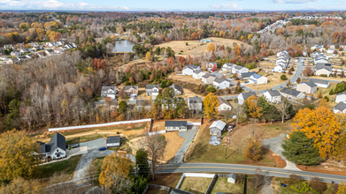 2069 Darwick Rd in Winston-Salem, NC - Building Photo - Building Photo