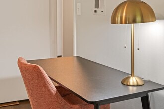 1618 Cooper Lake Rd SE in Smyrna, GA - Foto de edificio - Building Photo