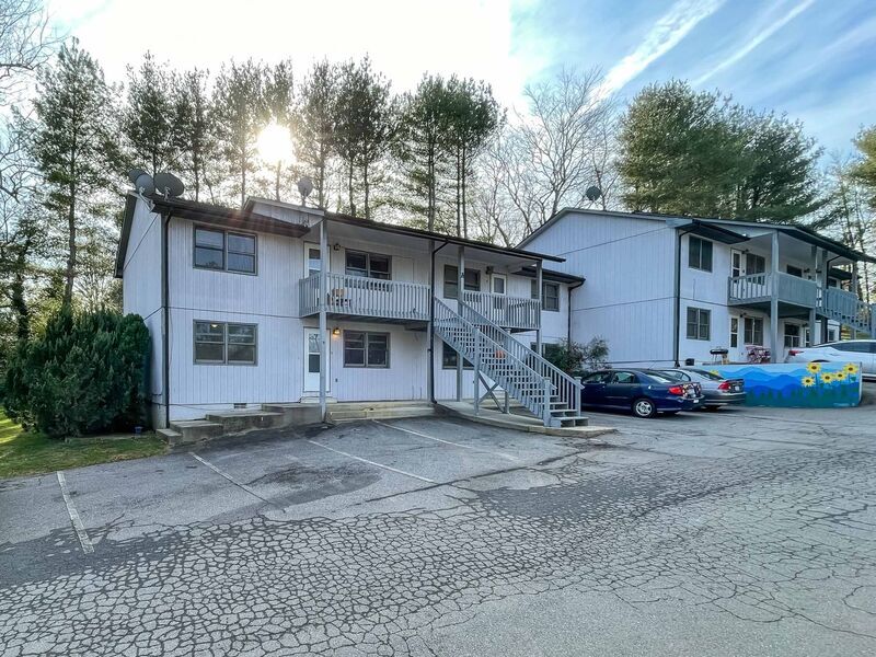 20 Brookdale Rd in Asheville, NC - Building Photo