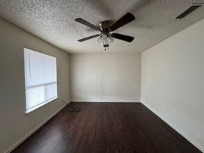 425 W Avenue C in Killeen, TX - Foto de edificio - Building Photo