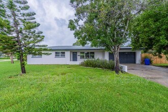 4600 Venetian Blvd NE in St. Petersburg, FL - Foto de edificio - Building Photo