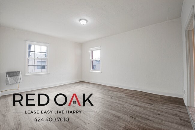 property at 329 S Manhattan Pl