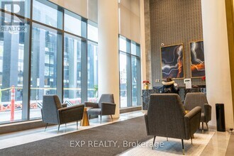 330-2330 Richmond St W in Toronto, ON - Building Photo - Building Photo