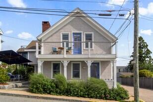 20 Omega St in Stonington, CT - Building Photo