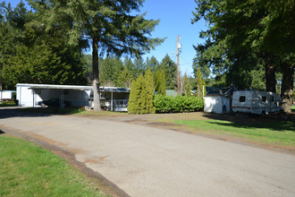 Vita-Lea Mobile Lodge in Leaburg, OR - Building Photo - Building Photo