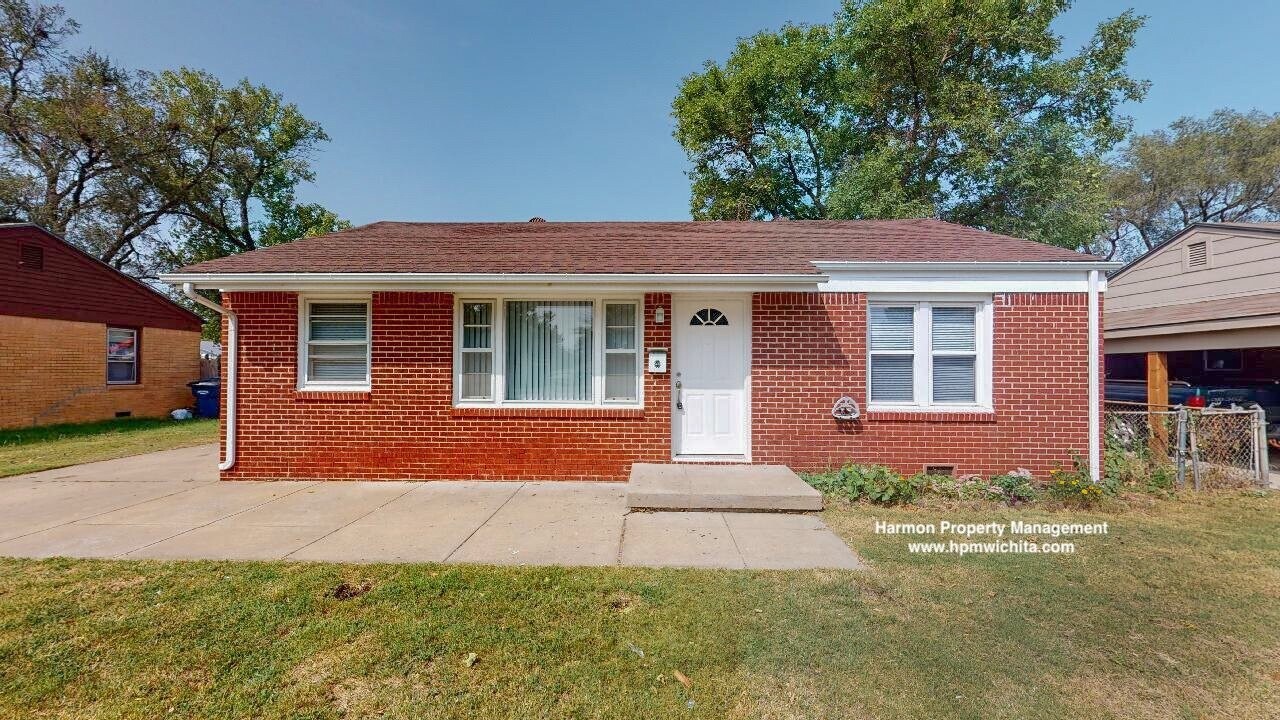 2210 W Greenfield St in Wichita, KS - Building Photo