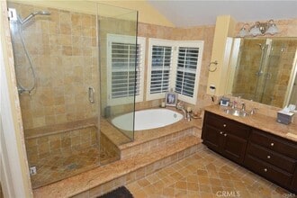 1 Bell Vista in Lake Forest, CA - Foto de edificio - Building Photo