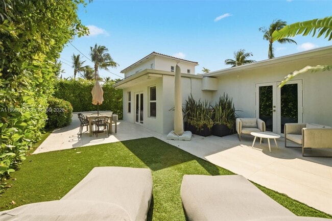 725 W 51st St in Miami Beach, FL - Building Photo - Building Photo