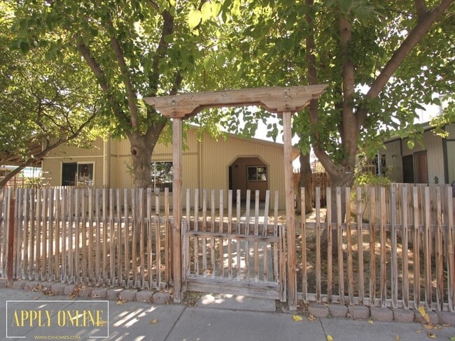 665 S Coalinga St in Coalinga, CA - Building Photo - Building Photo