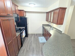 Okemos Village Apartments in Okemos, MI - Foto de edificio - Building Photo