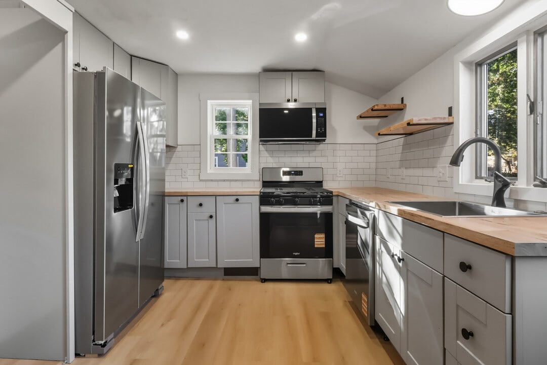 14 Lincoln St, Unit 1 in Weymouth, MA - Building Photo