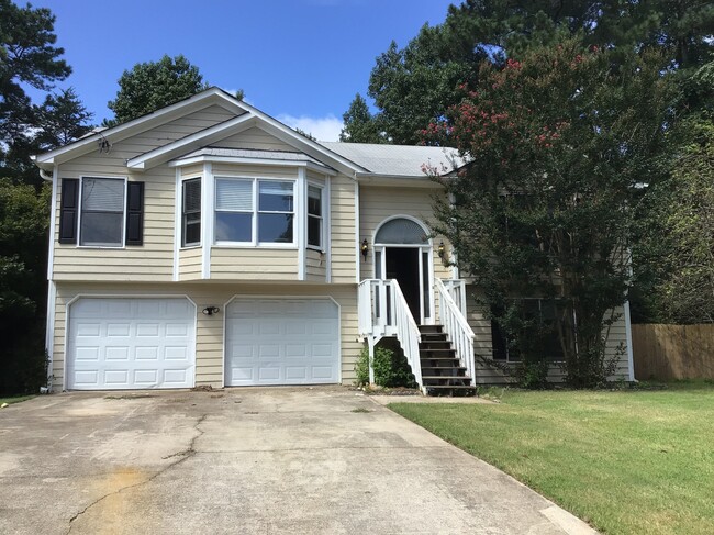 property at 780 Holcombe Woods Ct