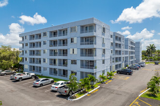 Palm Court in Miami, FL - Building Photo - Building Photo