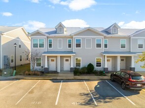 122 Date Palm Ln in Freeport, FL - Foto de edificio - Building Photo