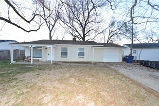 2 Preakness Dr, Unit 648-NGD in St. Peters, MO - Building Photo
