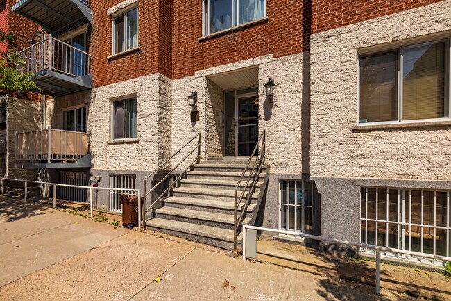 4105 Saint-Dominique Rue